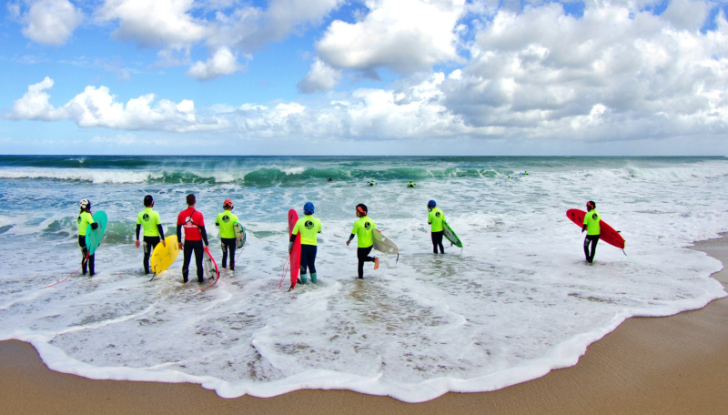 Surf na praia de Razo