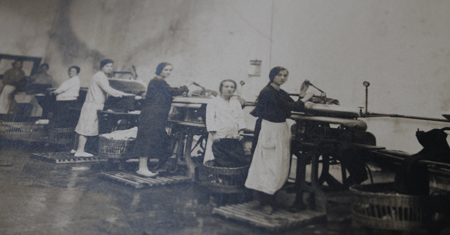 A tinturaría do avó paterno, fundada en Compostela en 1915 A tinturaría do avó paterno, fundada en Compostela en 1915