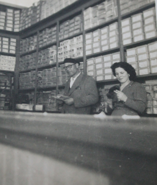 O fundador, José Mariño, coa súa filla (anos 50) O fundador, José Mariño, coa súa filla (anos 50)