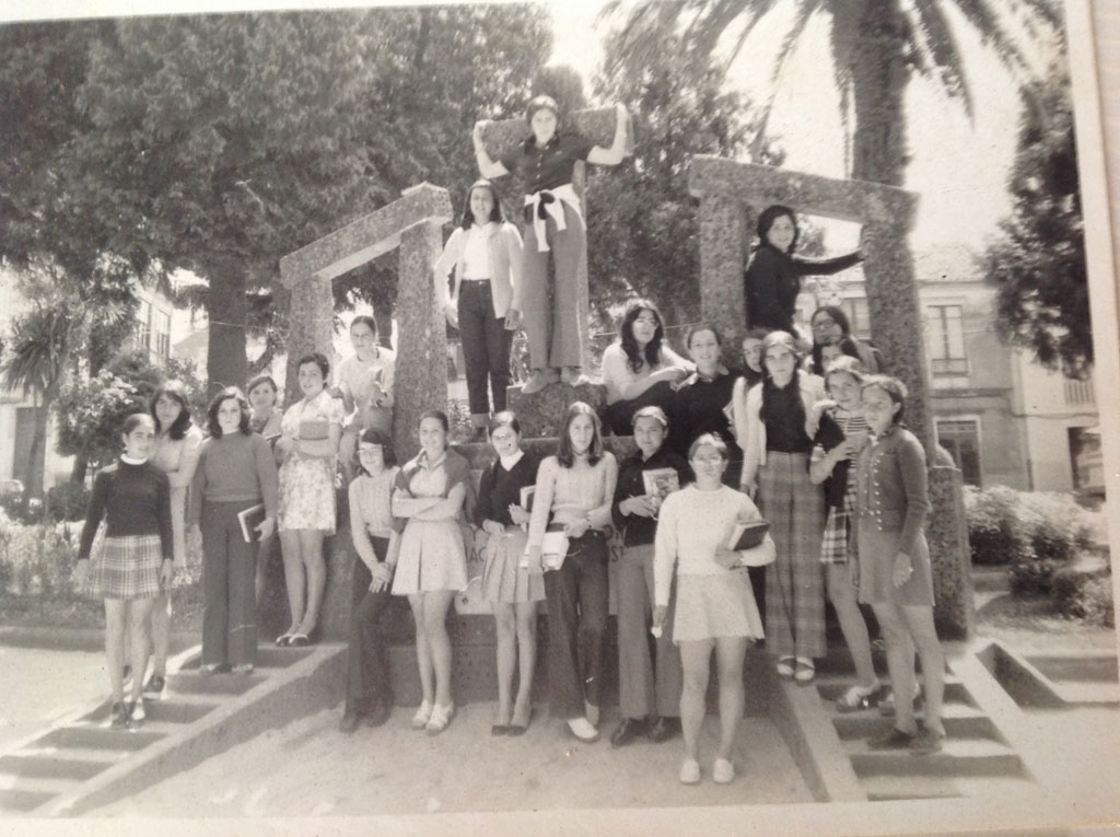 Alumnas de la escuela Leus. Alrededor de 1970 Alumnas de la escuela Leus. Alrededor de 1970