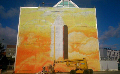 O lateral do Pazo da Cultura que Sokram est� a pintar